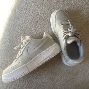 Nike Air Force One Low Pixel Bone Summit White Pink Detail Sneakers